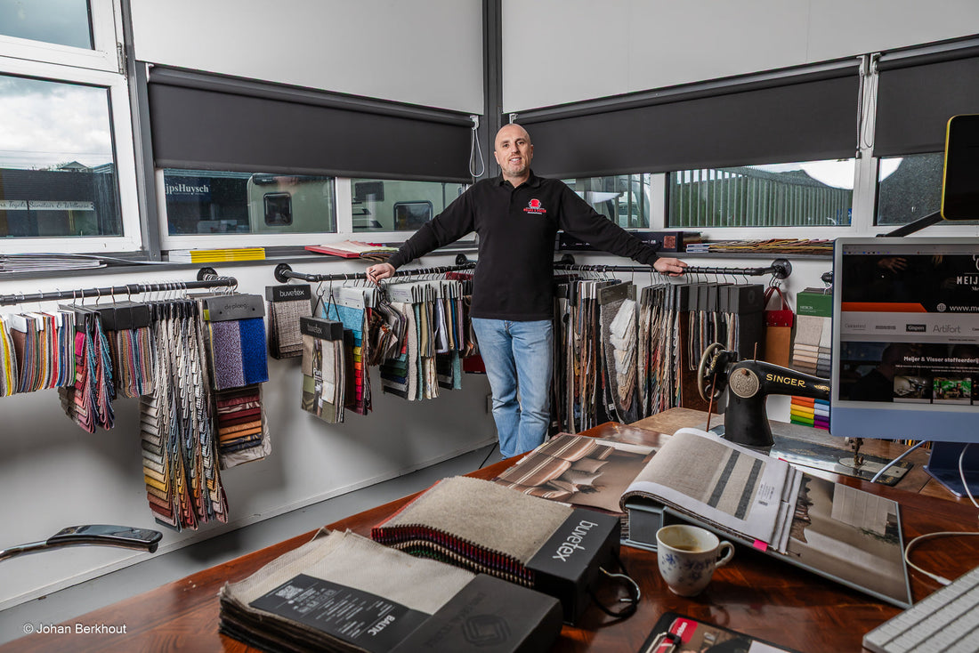 De ideale bekleding voor eetkamerstoelen: velours of microleder?